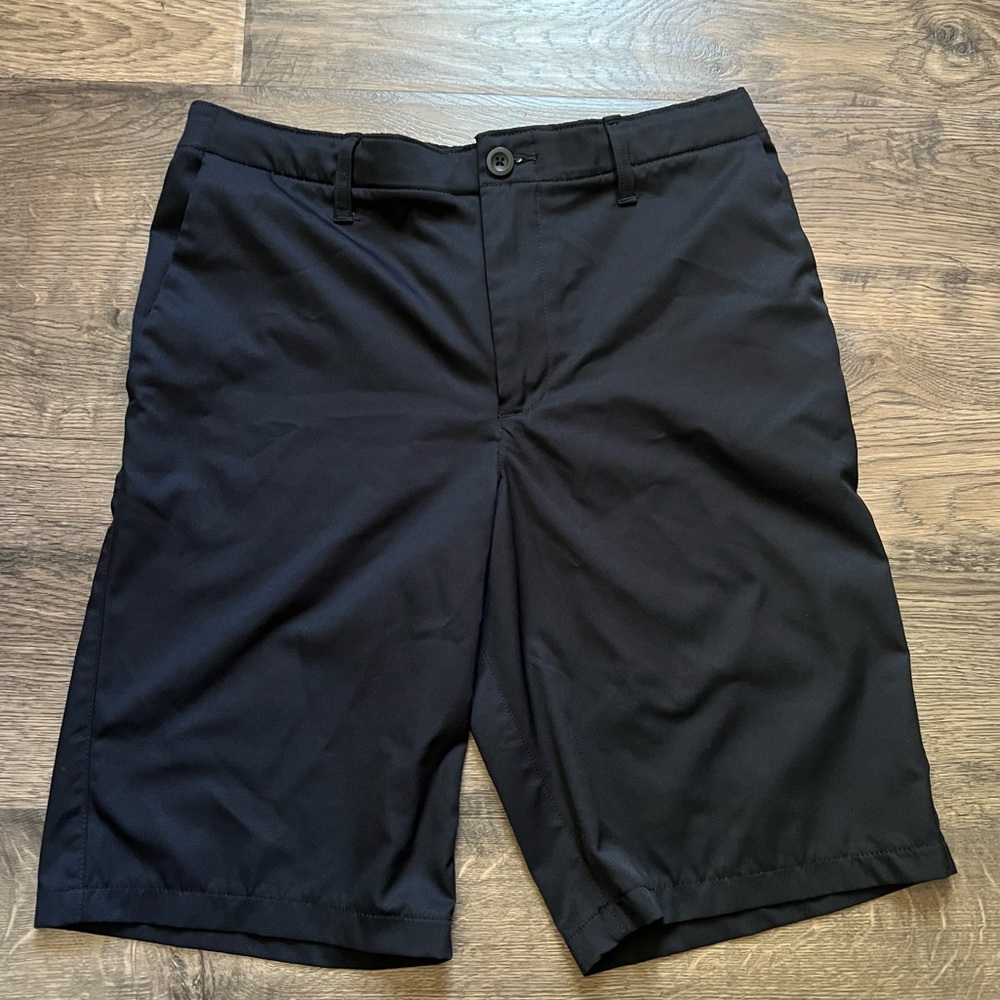 Boys Black Under Armour Shorts Size 18 LIKE NEW